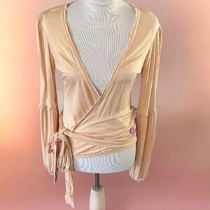 Burn ń Violet Vintage Peasent Wrap Top
Fit S to M